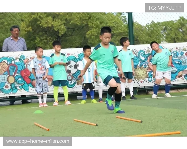 “青春逐梦”青少年篮球特训营在新疆开启，点燃边远地区青训火焰